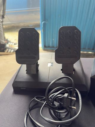 Volante Logitech PS4/PS3 con Pedales