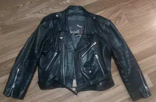 Chaqueta de cuero negra.