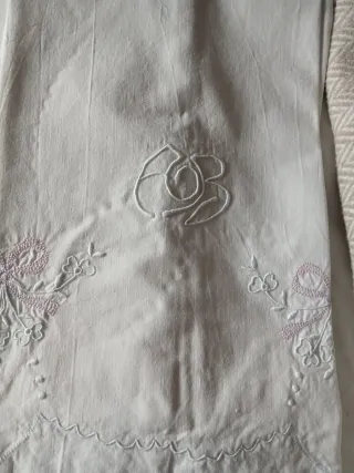 Sábana algodón bordada a mano