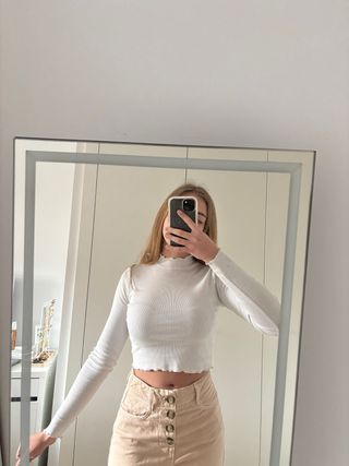 Camiseta Zara blanca cuello volante