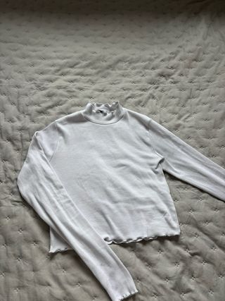 Camiseta Zara blanca cuello volante