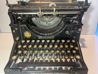 Máquina de escribir Underwood antigua 1917