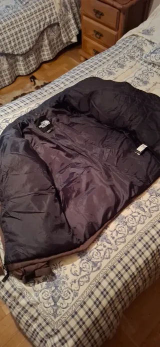 Chaqueta The North Face Marrón y Negra.