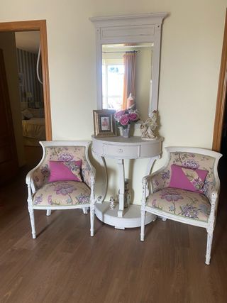 Conjunto entrada: 2 sillones, mesa y espejo