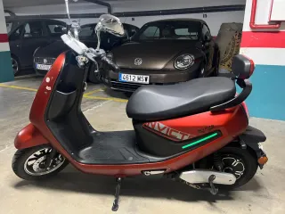 Moto Eléctrica Invicta Scooter Roja