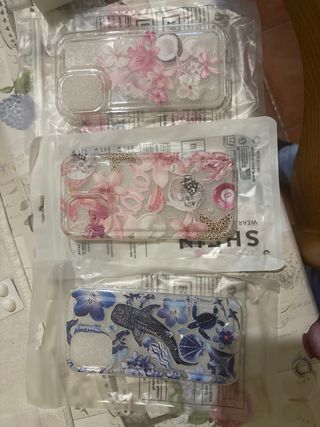 Cover iPhone 16 SHEIN Fiori e Glitter