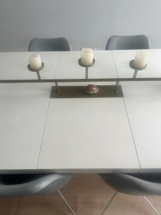 Mesa extensible lacada 0.90x1.90m reducible a 1,50