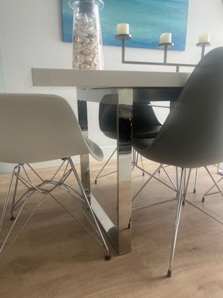 Mesa extensible lacada 0.90x1.90m reducible a 1,50