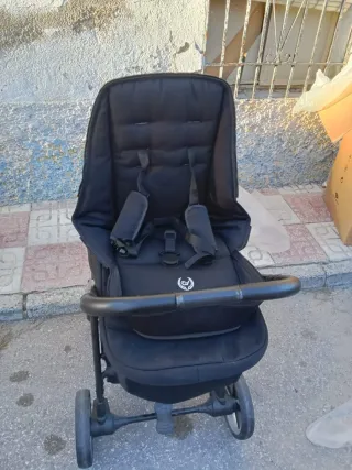 Carrito de bebé negro