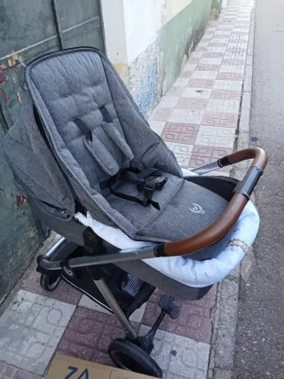 Carrito de bebé negro