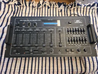 Mesa de mezclas Disco con ecualizador y eco