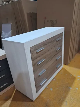 Cómoda bicolor de madera nueva