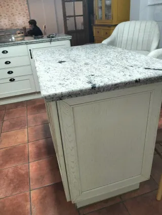 Mueble de cocina con encimera de piedra