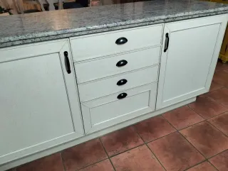 Mueble de cocina con encimera de piedra