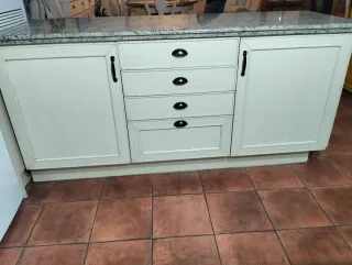 Mueble de cocina con encimera de piedra