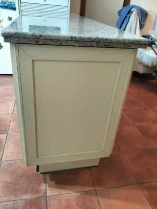 Mueble de cocina con encimera de piedra