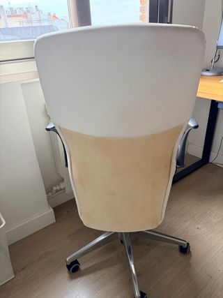 Silla de oficina beige y negra