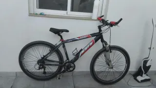 Bicicleta BH Jumper Negra/Roja