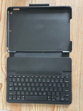 Funda con teclado Logitech para iPad
