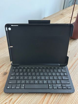 Funda con teclado Logitech para iPad