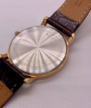 🇺🇸Reloj Bulova Dorado y Negro