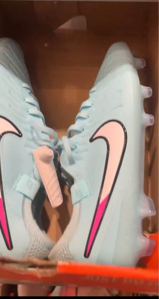 Zapatos de fútbol Nike Azul y Rosa