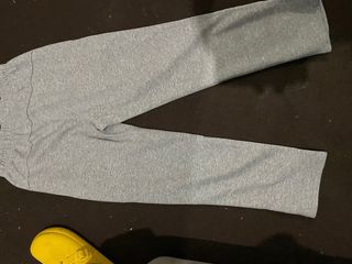 Pantaloni Nike grigi. trattabile