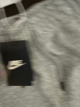 Pantaloni Nike grigi. trattabile