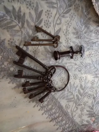 Lote de llaves antiguas
