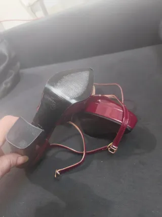 Zapatos elegantes rojos sin usar