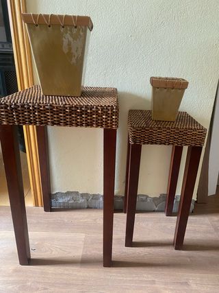 Taburetes para usos decorativos de madera y bambú