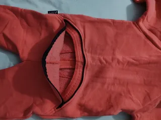 Mono niña con capucha y cremallera