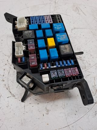 CAJA RELES / FUSIBLES HYUNDAI TUCSON (JM) (2)