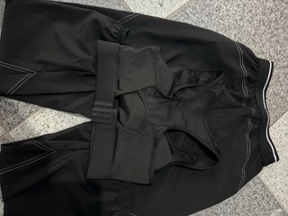 No tiene las etiquetas de dentro porque me molesta