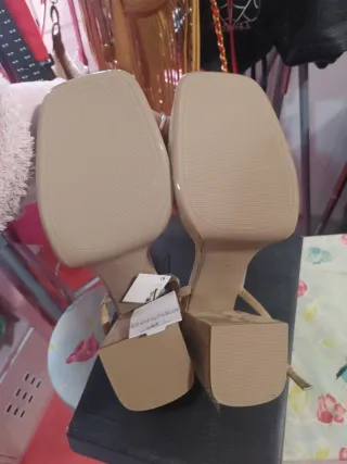 Sandalia plataforma Bershka beige