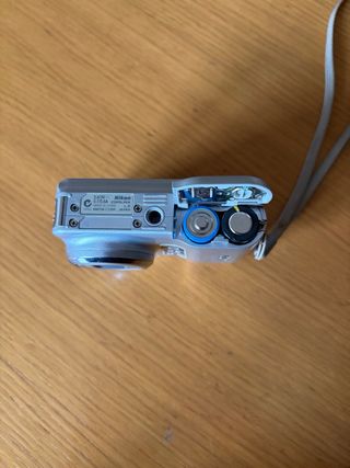 Cámara Digital Nikon Coolpix L4 - SD 2GB + Pilas