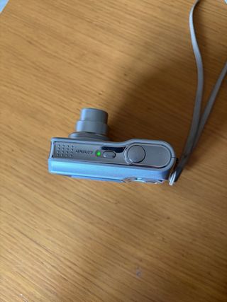 Cámara Digital Nikon Coolpix L4 - SD 2GB + Pilas