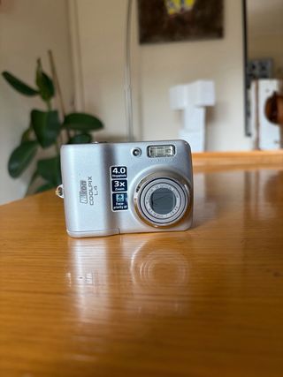 Cámara Digital Nikon Coolpix L4 - SD 2GB + Pilas