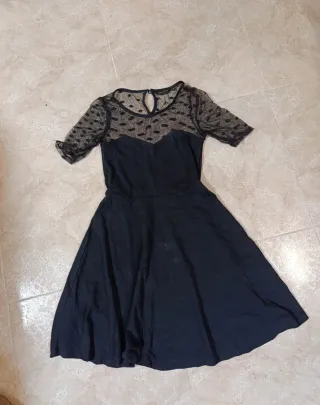 Vestido negro tul manga y escote