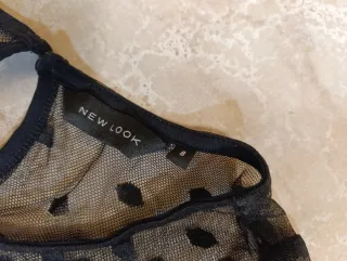 Vestido negro tul manga y escote