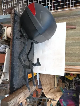 Soporte y Baúl Triumph Street Triple 675