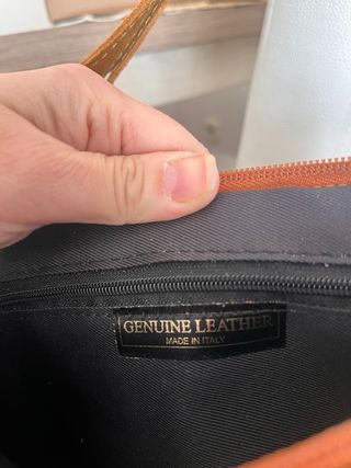 Bolso bandolera piel serraje tachuelas