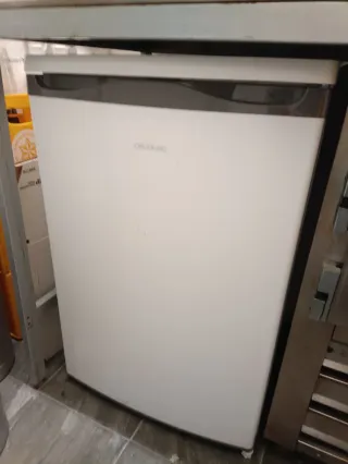 Congelador vertical Cecotec pequeño