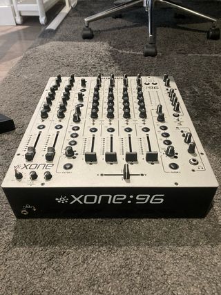 Allen & Heath Xone 96 Mezclador DJ + Decksaver