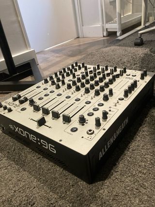 Allen & Heath Xone 96 Mezclador DJ + Decksaver