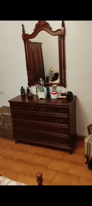 Habitación completa de madera oscura