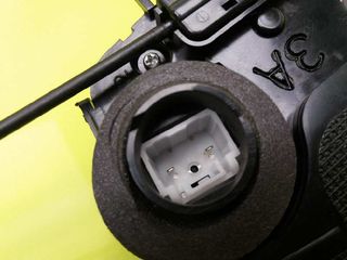 CERRADURA PUERTA TRASERA IZQUIERDA TOYOTA YARIS (NCP1/NLP1/S (2)