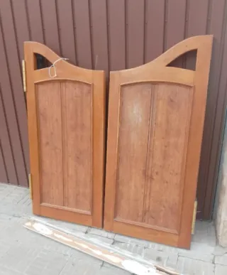 Puertas abatibles madera maciza