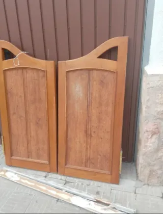 Puertas abatibles madera maciza