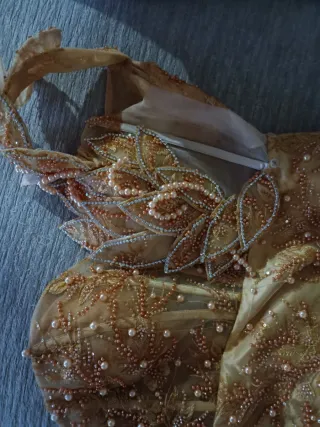 Vestido de fiesta dorado boda gitana